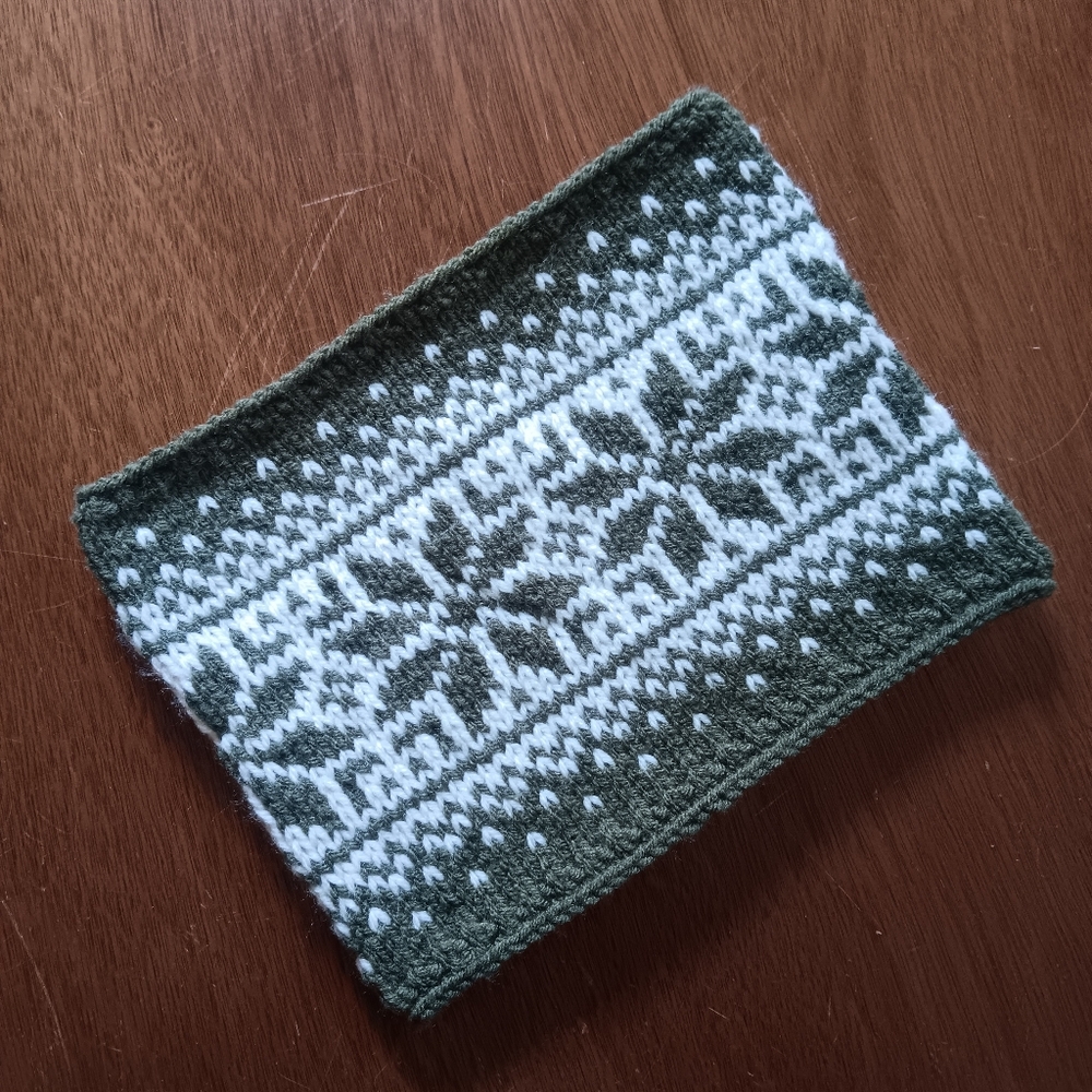 Handmade Handknit Forest Green & Ivory Scandinavian Motif Cowl Scarf